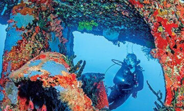 Statia_Wreck w diver